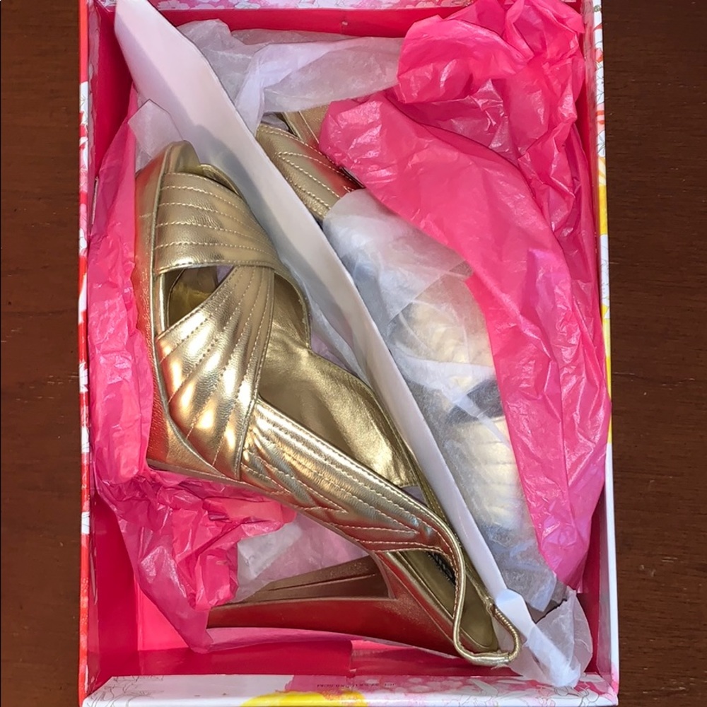 SIZE 9 1/2 WOMANS HEELS